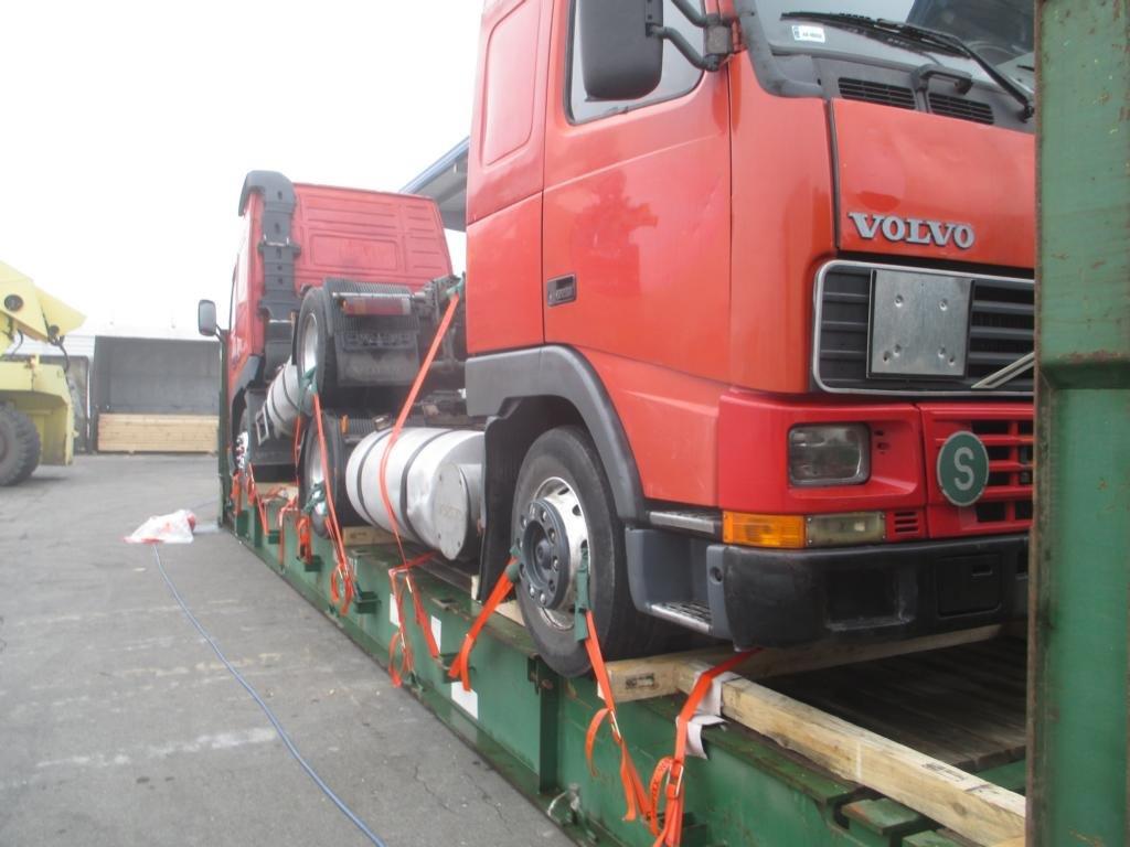 2 Trucks on 1x40' Flatrack - Hamburg to Jebel Ali